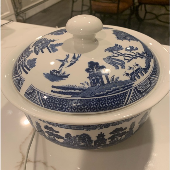 Vintage Johnson Brothers covered dish. Made in England. Gorgeous.